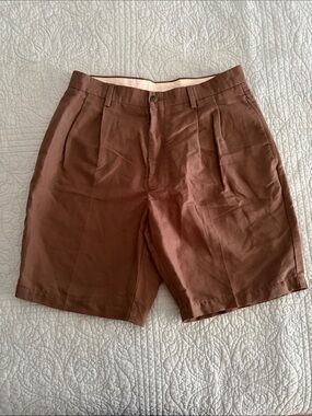 Vintage Men's Flat-Front Shorts in Olive Green